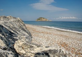 Η Χιλιαδού τα κατάφερε! Καλύτερη ευρωπαϊκή τοποθεσία γυρισμάτων για το 2022 η παραλία της Εύβοιας