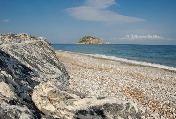 Η Χιλιαδού τα κατάφερε! Καλύτερη ευρωπαϊκή τοποθεσία γυρισμάτων για το 2022 η παραλία της Εύβοιας