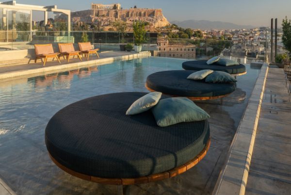 Η απάντηση του δήμου Αθηναίων για την κατεδάφιση του ξενοδοχείου κάτω από την Ακρόπολη