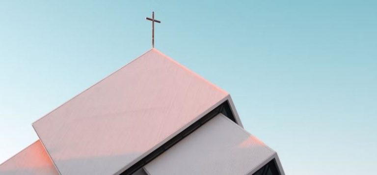 Το φύλο του Θεού: Η Εκκλησία της Αγγλίας εξετάζει τη χρήση ουδέτερων αντωνυμιών