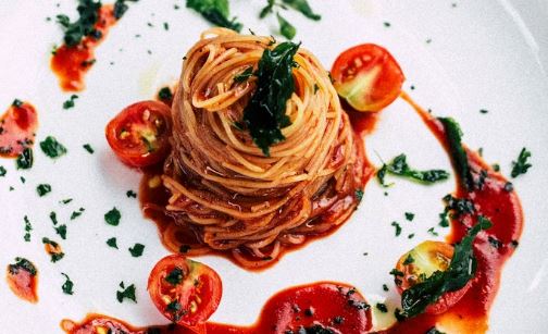 Η σάλτσα που επέζησε από τον «εμφύλιο» της Ιταλίας για τα ζυμαρικά