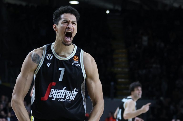 Ο Μπακό έκανε 5 φάουλ αλλά συνέχισε να παίζει