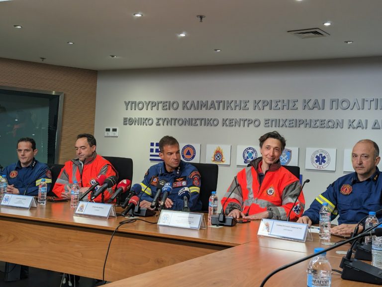 Οι σοκαριστικές μαρτυρίες των Ελλήνων διασωστών – «Μας ζήτησε με χαμόγελο να της κόψουμε το πόδι για να απεγκλωβιστεί»