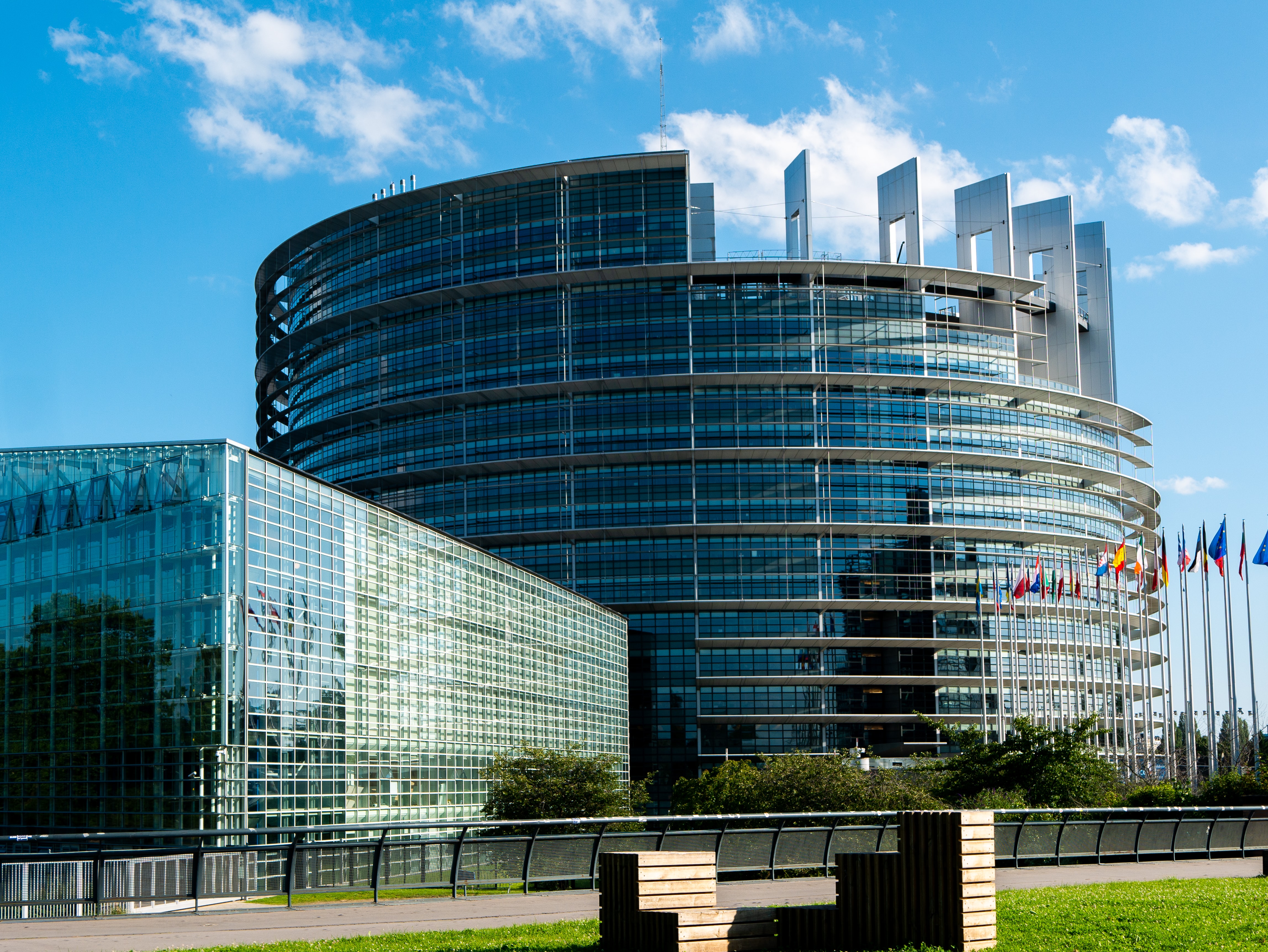 Ευρωπαϊκό Κοινοβούλιο: Ψήφισμα για αποστολή μαχητικών στην Ουκρανία