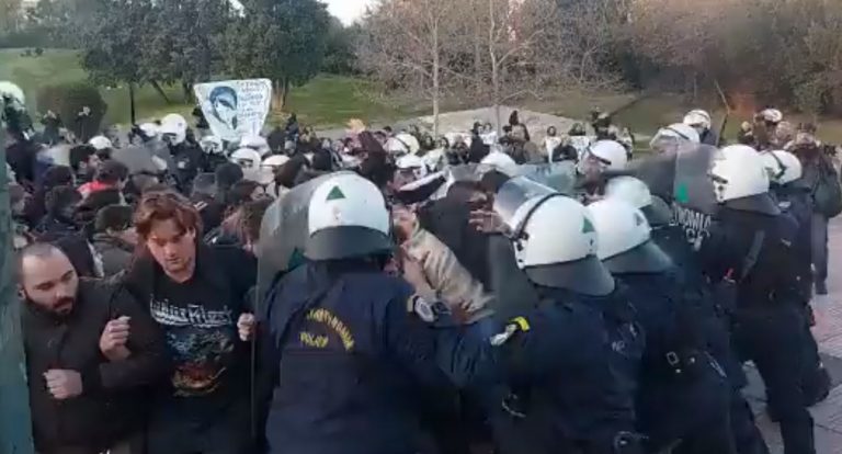 Ένταση με εκπαιδευτικούς έξω από το Μέγαρο Μουσικής