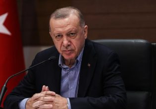 Σεισμός: Λεφτά υπάρχουν λέει ο Ερντογάν και μοιράζει 530 δολάρια σε κάθε σεισμόπληκτο