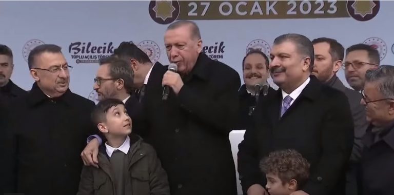 Ερντογάν: Το έριξε στο τραγούδι ο Σουλτάνος