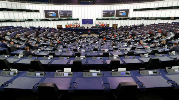 ΚΚΕ: Καταγγέλλει την απόφαση για εν κρυπτώ «εξέταση» της προέδρου της Κομισιόν για τις συμβάσεις των εμβολίων