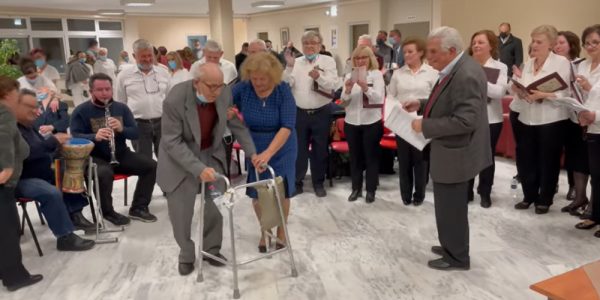 Εβρος: Αποθέωση για ζευγάρι ηλικιωμένων που χορεύει θρακιώτικα με το «Πι»