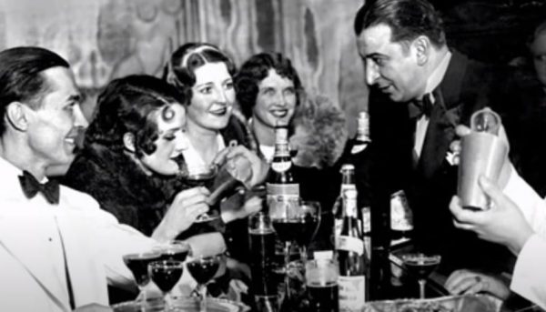 Η αληθινή ιστορία πίσω από την ποτοαπαγόρευση της σειράς «1923» και τα μυστικά μπαρ