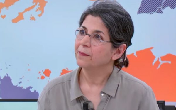Ιράν: Αποφυλακίστηκε η γαλλοϊρανή ερευνήτρια Φαριμπά Αντελκά που κρατείτο σε φυλακή της Τεχεράνης