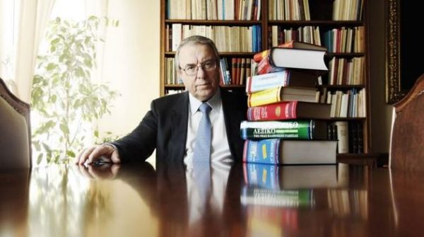 Ο Γεώργιος Μπαμπινιώτης σε live διάλεξη με θέμα «Το πάθος μου, η γλώσσα μου!»