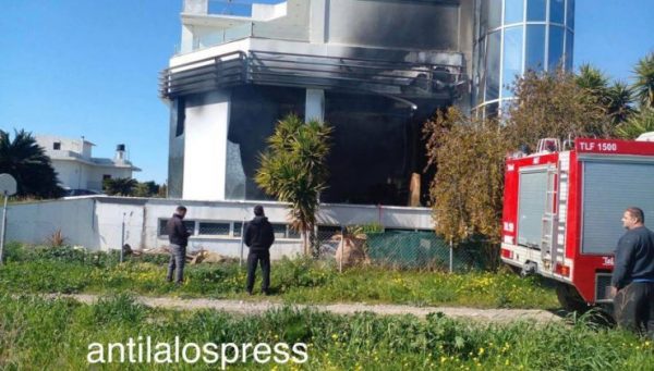 Τραγωδία στο Ηράκλειο: Ενας νεκρός από φωτιά σε αντιπροσωπεία αυτοκινήτων