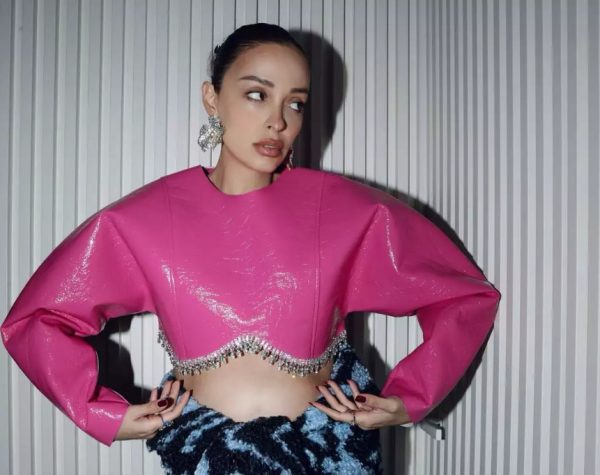 Ελένη Φουρέιρα: «Κρατάω ζεστή τη φουσκωμένη μου κοιλιά από την κακοκαιρία Μπάρμπαρα»