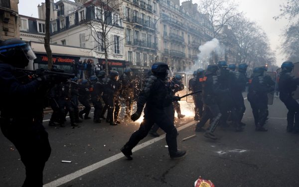 Γαλλία: Έρχονται νέες μαζικές απεργίες κατά της μεταρρύθμισης του συνταξιοδοτικού