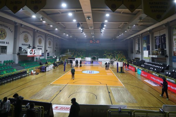 Τι λέει η ΕΛ.ΑΣ. για τα επεισόδια στο κλειστό του Αγίου Θωμά