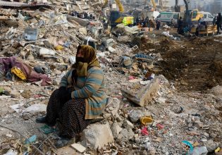 Σεισμός Τουρκία: «Παράθυρο» για μετάθεση των εκλογών μετά τα φονικά Ρίχτερ