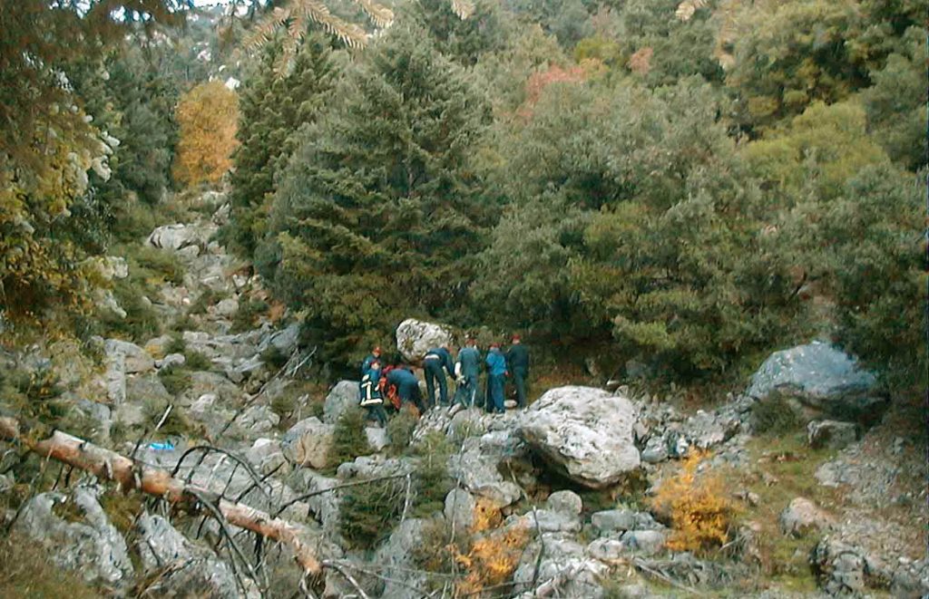 Λάρισα: Συναγερμός για άνδρα που έπεσε σε χαράδρα ανάμεσα σε Ομόλιο και Στόμιο