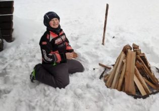 Έφηβος στη Μινεσότα ζει, κοιμάται και ξυπνάει στην αυλή του, 3 χρόνια σχεδόν, για πλάκα