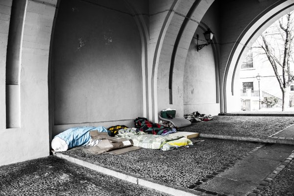 Θεσσαλονίκη: Ιδιοκτήτης καταστήματος βρήκε νεκρό τον άστεγο που φιλοξενούσε