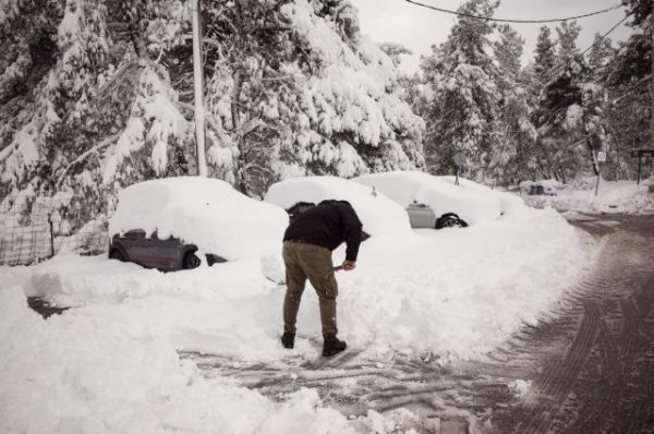 Κακοκαιρία «Μπάρμπαρα»: Πυκνές χιονοπτώσεις μέχρι το απόγευμα και στην Αττική –  Νέo έκτακτο δελτίο της ΕΜΥ