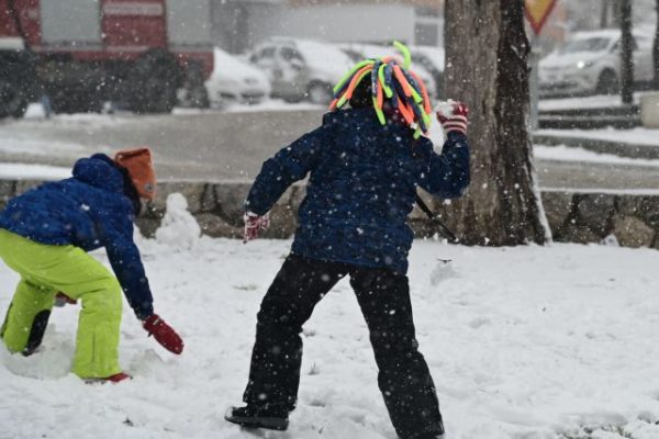 Κακοκαιρία: Γιατί παρατηρούμε ανισοκατανομή του χιονιού σε διάφορες περιοχές της Αττικής