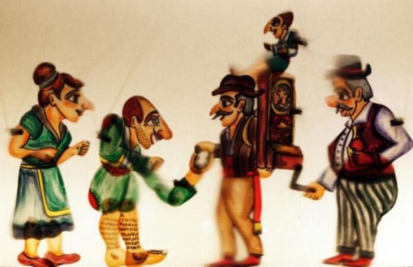 Κρήτη: Καραγκιοζοπαίχτης 4 ετών – Ανεβάζει παραστάσεις και ξετρελαίνει μικρούς και μεγάλους