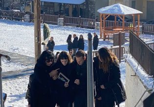 Ευστάθιος Τσιτλακίδης: Θρήνος στην κηδεία του – «Ψηλά – ψηλά» ψιθύριζε η μητέρα του – Υποβασταζόμενη η αρραβωνιαστικιά του