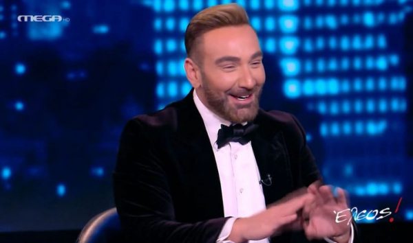 Νίκος Κοκλώνης: «Την ώρα που τραγουδάω νιώθω θεός, όταν με βλέπω λέω “τι θράσος”»