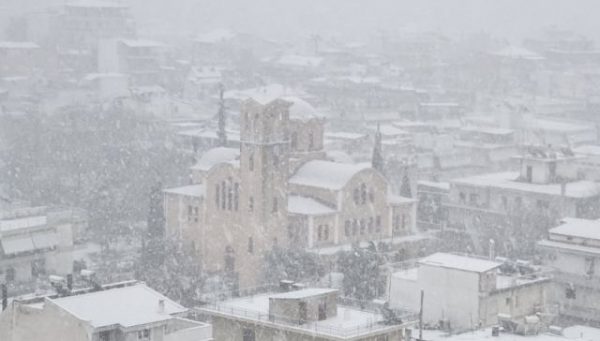 Κακοκαιρία «Μπάρμπαρα»: Χιόνια και κλειστά σχολεία στη Λαμία