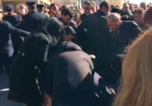Τρίπολη: Λιποθύμησε μετά την κηδεία η μητέρα του υποσμηναγού Τουρούτσικα
