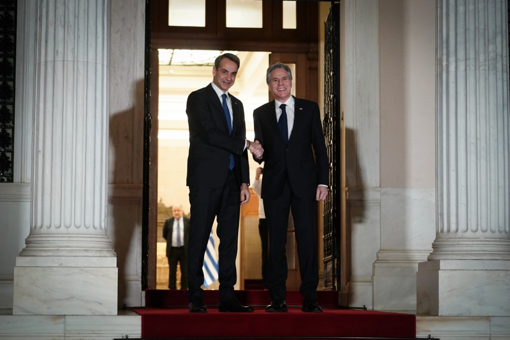 Μέγαρο Μαξίμου: Ο Αμερικανός υπουργός Εξωτερικών αποκαλύπτει στον Κυριάκο Μητσοτάκη πού «έχασε» τη φωνή του