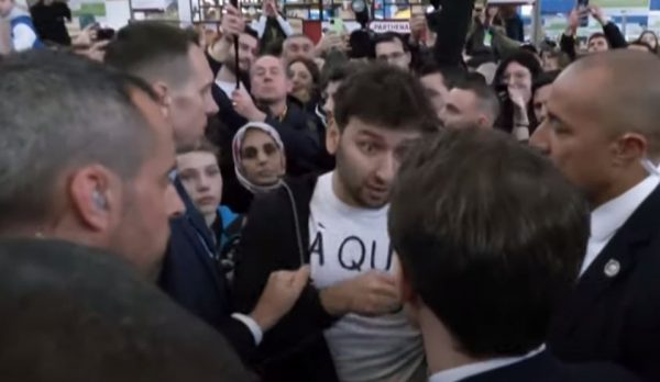 Εμανουέλ Μακρόν: Ο έντονος διάλογος με ακτιβιστή