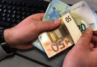 Κατώτατος μισθός: Πού κλειδώνουν οι αυξήσεις