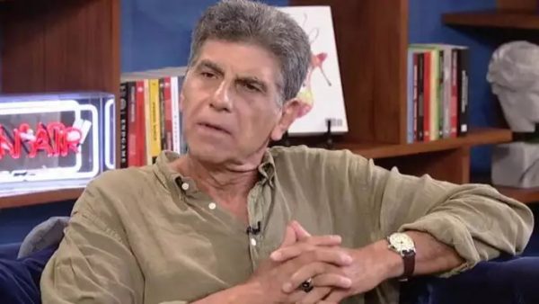 Γιάννης Μπέζος: «Δεν πιστεύω ότι θα σταματήσουν οι κακοποιητικές συμπεριφορές στο θέατρο»