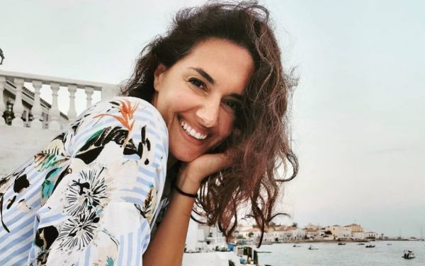 Νόνη Δούνια: «Όταν συναντήθηκα με τον σύντροφό μου, ήμασταν και οι δύο σε άλλες σχέσεις»