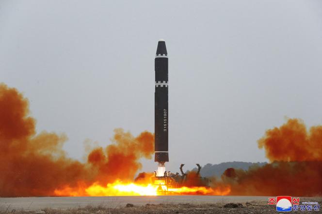 Βόρεια Κορέα: Εκτόξευσε τέσσερις πυραύλους κρουζ Hwasal-2