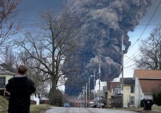 ΗΠΑ: Η κυβέρνηση Μπάιντεν καθησυχάζει τους πολίτες για τα χημικά στο Οχάιο