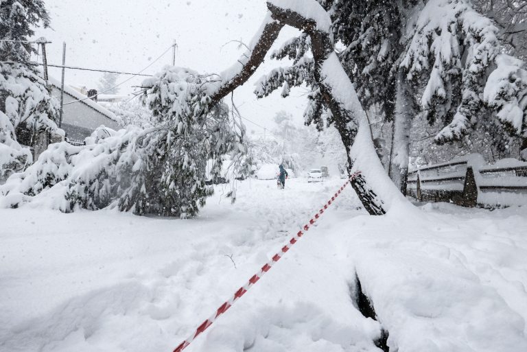 Κακοκαιρία «Μπάρμπαρα»: Κλειστά τα εμπορικά καταστήματα στη βόρεια Αττική την Δευτέρα