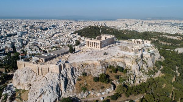Σε ασφυκτικό πολεοδομικό κλοιό η Ακρόπολη και άλλα μνημεία