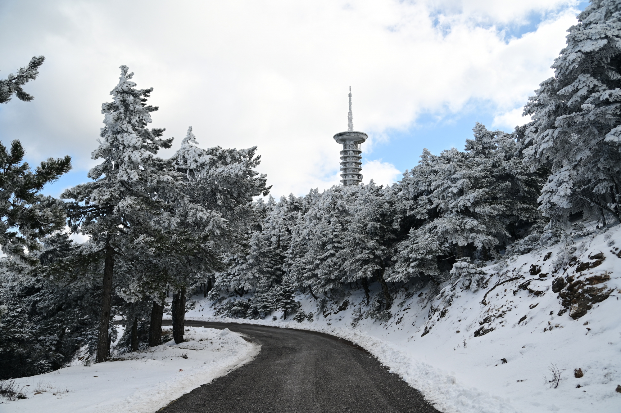 Κακοκαιρία «Μπάρμπαρα»: Δύσκολο τριήμερο με χιονοκαταιγίδες και πολικές θερμοκρασίες - Ποιες περιοχές της Αθήνας θα ντυθούν στα λευκά