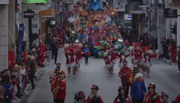 Δείτε ζωντανά τη νυχτερινή παρέλαση στο καρναβάλι της Πάτρας