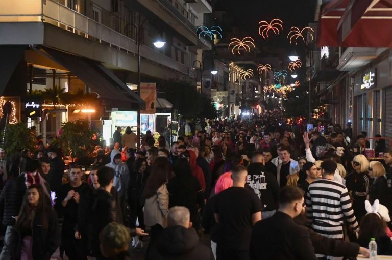 Πάτρα: Δεκάδες συλλήψεις για ναρκωτικά, κλοπές ακόμα και όπλα στο καρναβάλι