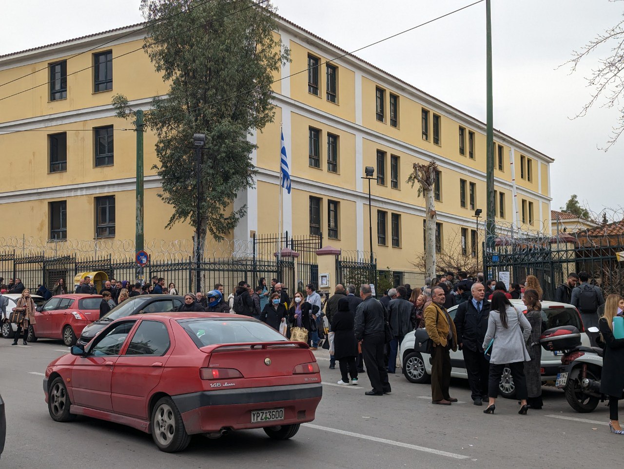 Τηλεφώνημα για βόμβα στην Ευελπίδων - Εκκενώνονται τα δικαστήρια