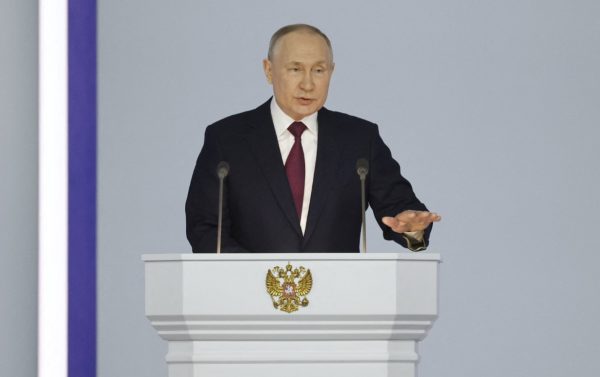 Πούτιν: Ουκρανή νομπελίστρια ειρήνης ζητά τη δημιουργία ειδικού δικαστηρίου για να δικάσει τον Ρώσο πρόεδρο