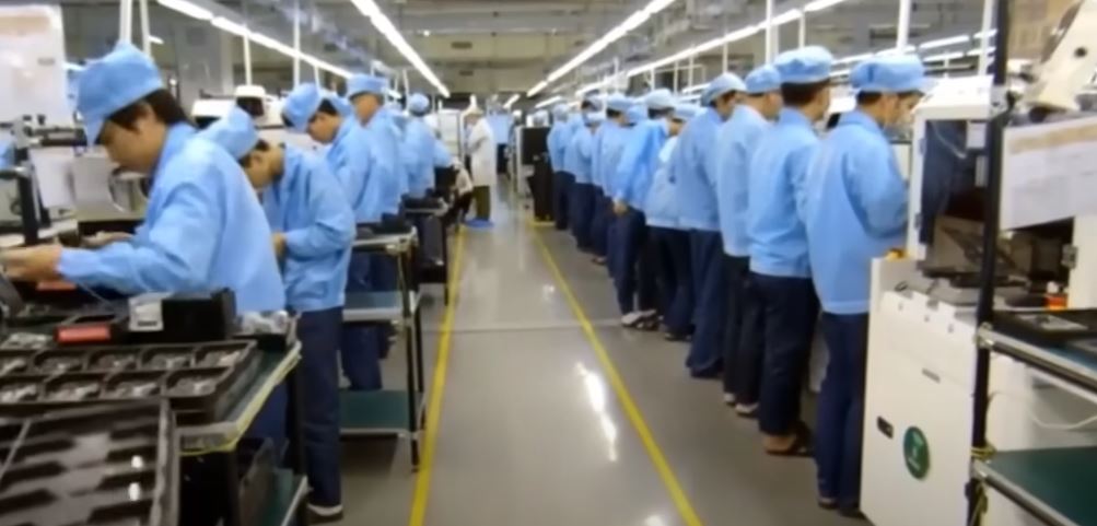 «Τα iPhone κατασκευάζονται στην κόλαση»: Τρεις μήνες μέσα στο μεγαλύτερο εργοστάσιο της Κίνας