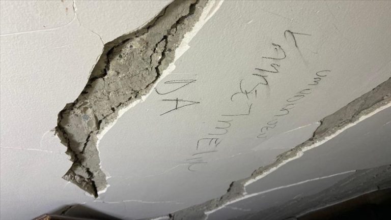 Σεισμός στην Τουρκία: Εγραψε στα συντρίμμια «μην εγκαταλείπετε την ελπίδα» – Τον έσωσαν έπειτα από 64 ώρες