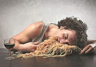 Ο άνθρωπος που μεθούσε τρώγοντας μακαρόνια κι άλλες ιστορίες Χημείας