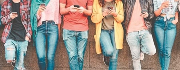 Generation Z: μορφωμένοι, ρεαλιστές και εργασιακά ευάλωτοι