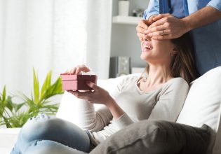 Αγίου Βαλεντίνου: Τα καλύτερα δώρα για την αγαπημένη σας